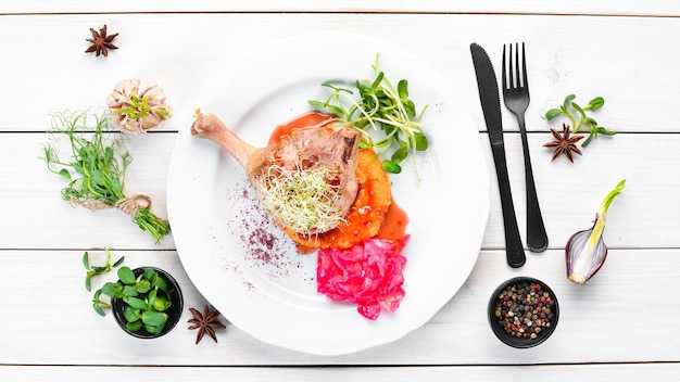 Zestaw talerzy z daniami